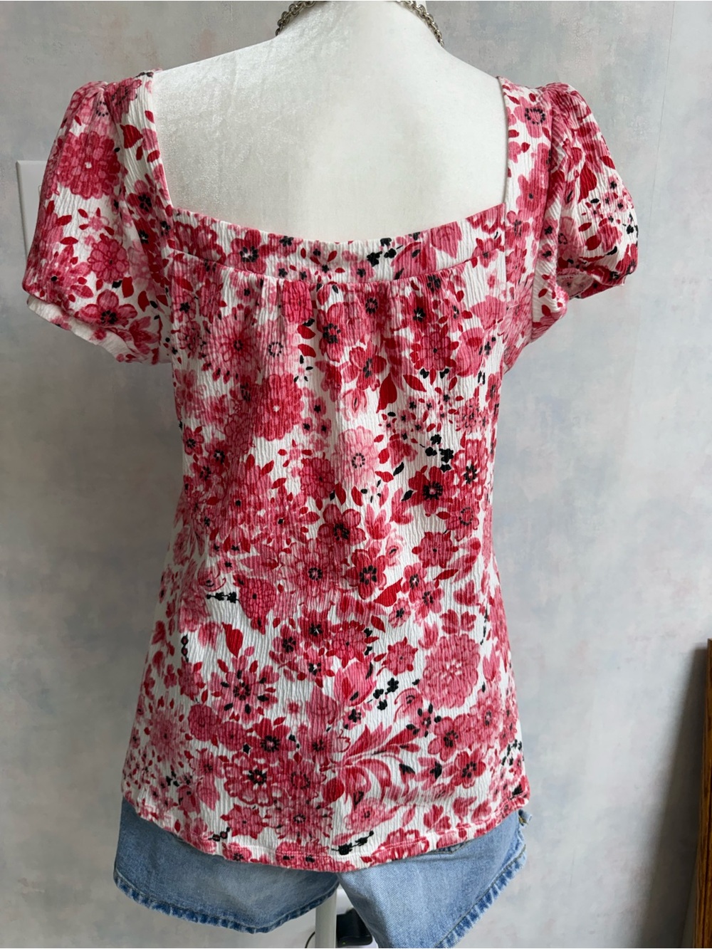Dress Barn - Pink Floral Cool Summer Short Sleeve Peasant Blouse Crinkle Stretch - Picture 2 of 9